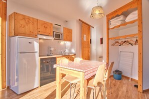 Dining - Apartment 'Les Flocons' with Mountain View (Chamrousse)