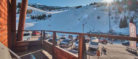 المنطقة المحيطة بالمنشأة