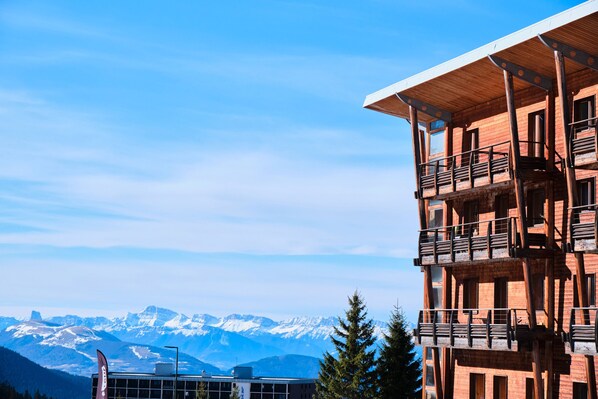 Exterior - Apartment 'Les Airelles' with Mountain View and Balcony (Chamrousse)