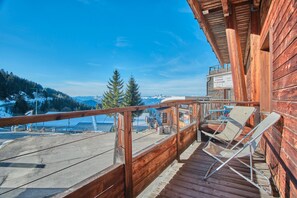 Property grounds - Apartment 'Les Airelles' with Mountain View and Balcony (Chamrousse)