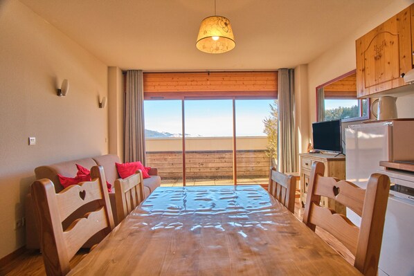 Téléviseur, foyer, chaîne audio