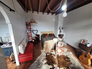 2 bedrooms, in-room safe, iron/ironing board, free WiFi