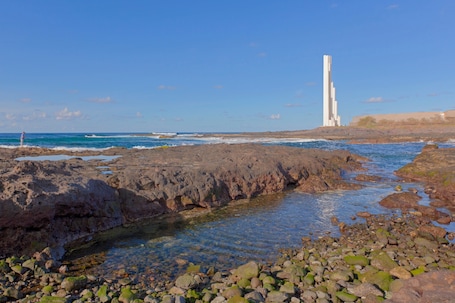 Plage à proximité. Studio de vacances 'Loft Cerca Del Mar Tenerife' avec terrasse partagée, jardin partagé et Wi-Fi