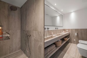 Appartamento, vista collina | Bagno | Doccia, asciugacapelli, asciugamani