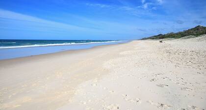 Serene 3-bedroom retreat, nestled in nature, a short walk from Yaroomba Beach