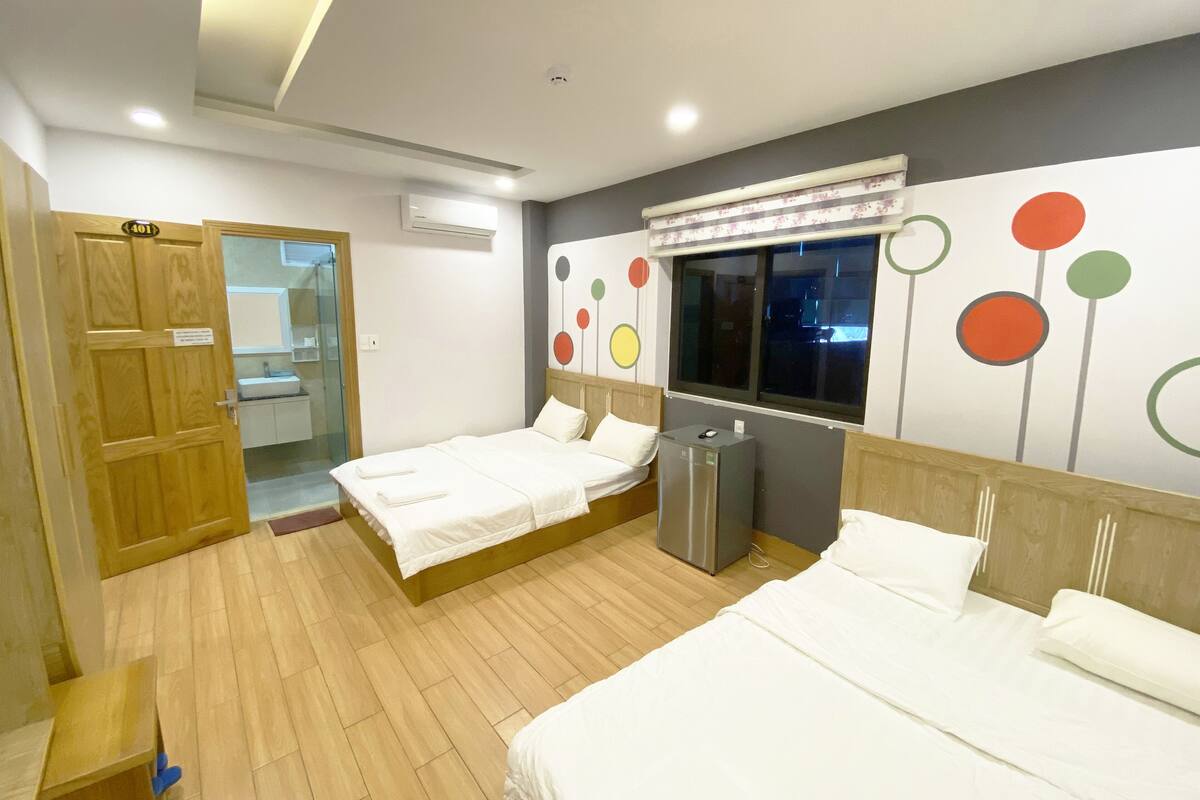 ห้องซิตี้สำหรับสี่ท่าน, ห้องอาบน้ำฝักบัวสำหรับผู้ใช้รถเข็น, วิวเมือง | ผ้าม่านกันแสง, ห้องเก็บเสียง, เตารีด/โต๊ะรีดผ้า, Wi-Fi ฟรี