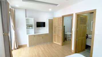 Blackout curtains, soundproofing, iron/ironing board, free WiFi