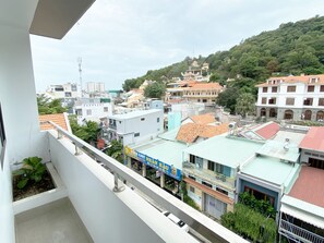 Studio, balcon, vue montagne | Terrasse/Patio