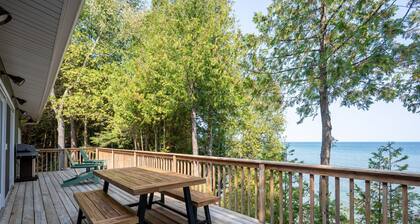 Tranquil Cliff Cottage - Northern Door County