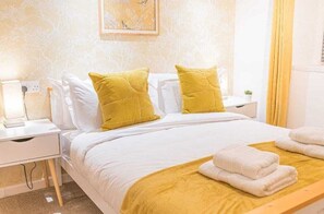 4 bedrooms, iron/ironing board, WiFi