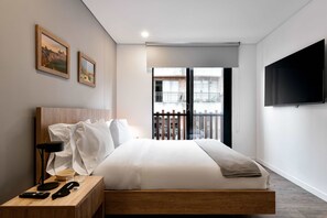 1 habitación, escritorio, tabla de planchar con plancha y wifi 