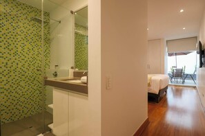 2 bedrooms, WiFi, bed sheets, wheelchair access - w* | Elegant 2BR w/ Spacious Terrace in Miraflores (Miraflores)