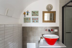 Dusche, Haartrockner, Bidet, Handtücher