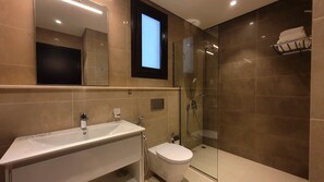 Bruser, hårtørrer, håndklæder, Sæbe