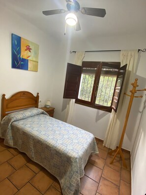 3 soverom, strykejern/-brett og sengetøy