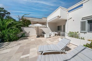 Unclassified image, 5 of 30, button