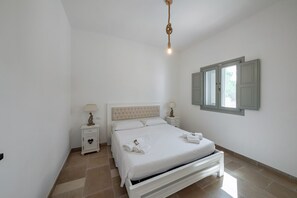 2 عدّة غرف نوم ومكواة/لوح كي وسرير سفر وواي فاي