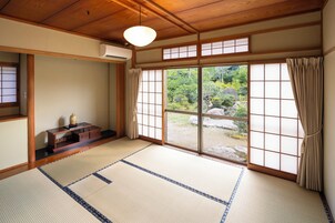 Deluxe Villa, Garden View | 3 bedrooms, minibar, individually decorated, individually furnished