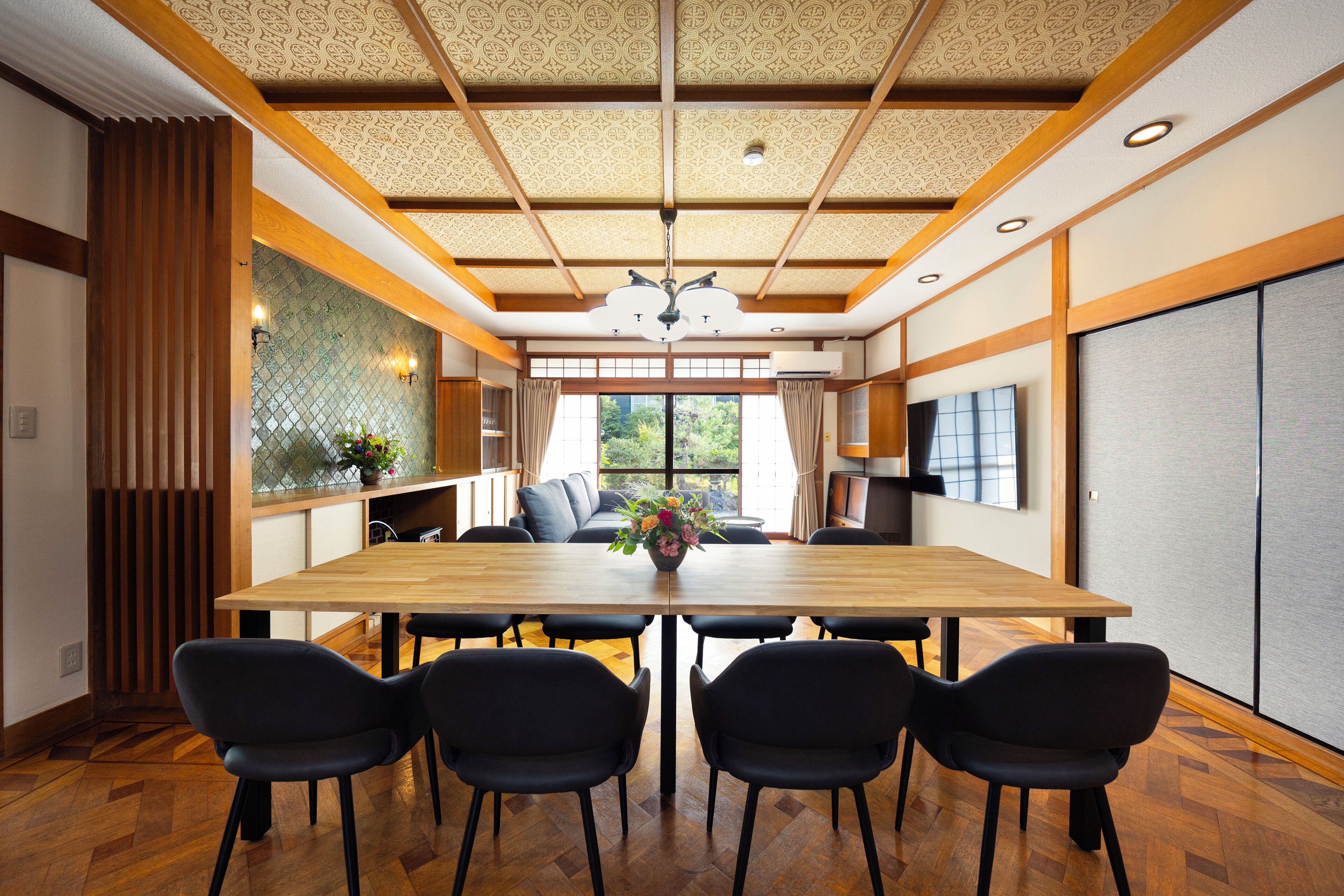 Deluxe Villa, Garden View | Dining room