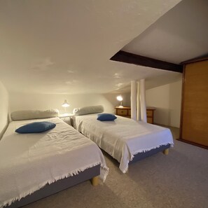 3 bedrooms, iron/ironing board, bed sheets