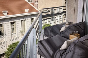 Street view - Acro Residence Acropolis by Aura Homes  (Athens)