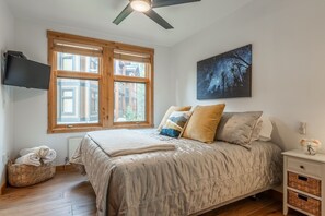 2 bedrooms, free WiFi, bed sheets - Townhouse on the Golf Course with Mountain Views and 2 Heated Garage Spaces! (Mammoth Lakes)