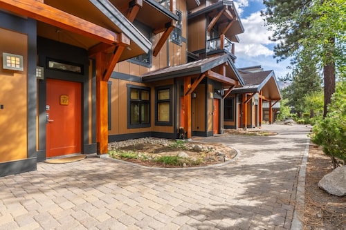 On the Golf Course with Mountain Views and 2 Heated Garage Spaces!