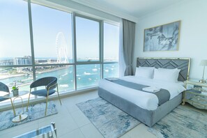 Exclusief appartement, 2 slaapkamers, balkon, uitzicht op zee | 2 slaapkamers, verduisterende gordijnen, gratis wifi