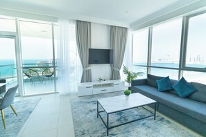Exclusive Apartment, 2 Bedrooms, Balcony, Sea View | 2 bedrooms, blackout drapes, free WiFi