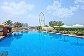Outdoor pool - HAPPY SEASON I Al Bateen Residences  (Dubai)