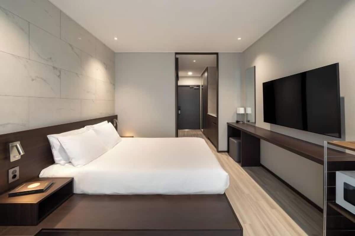 Ropa de cama de alta calidad y escritorio