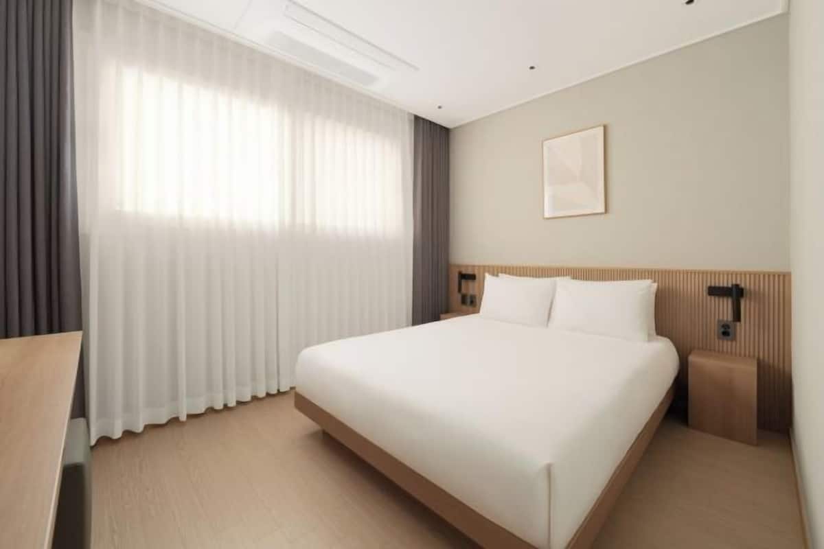Ropa de cama de alta calidad y escritorio