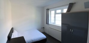 Studio | Iron/ironing board, free WiFi, bed sheets