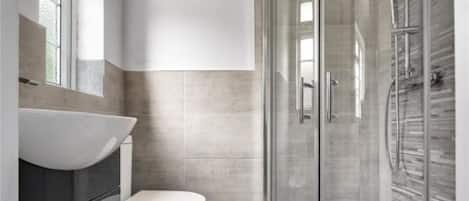 Studio | Bathroom