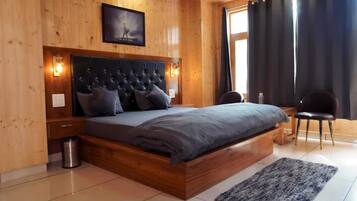 Premium Double Room | Laptop workspace, free WiFi