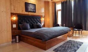 Premium Double Room | Laptop workspace, free WiFi - Odin Hostel Kasol (Bhuntar)