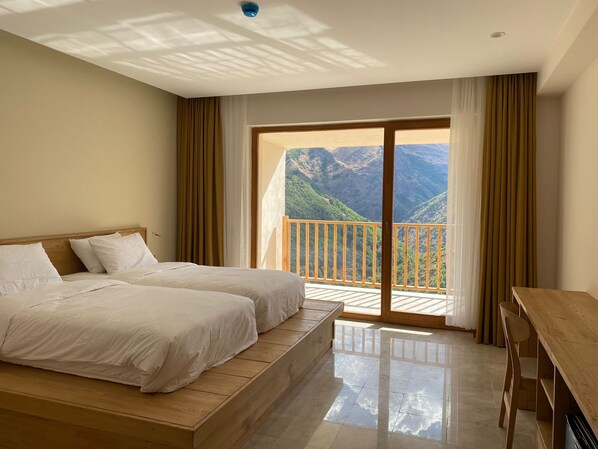 Standard Room | Egyptian cotton sheets, premium bedding, Select Comfort beds, desk