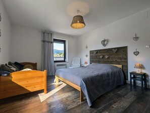 2 Schlafzimmer, Bügeleisen/Bügelbrett
