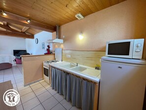 Geladeira, micro-ondas, fogão