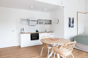 1 habitación, escritorio, wifi gratis y ropa de cama