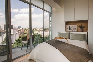 Desk, iron/ironing board, travel crib, free WiFi - Chic Loft: Cozy & Fully Equipped Prime Location w A/C (Cuauhtémoc)