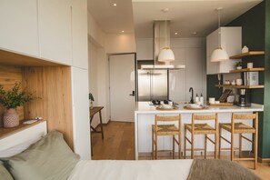 Desk, iron/ironing board, travel crib, free WiFi - Chic Loft: Cozy & Fully Equipped Prime Location w A/C (Cuauhtémoc)