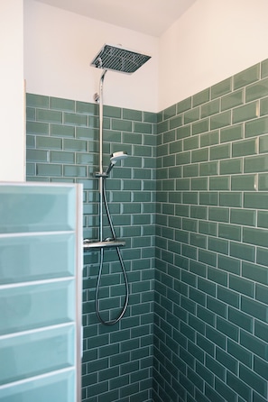 Shower, hair dryer, towels, soap - Bed & butter | Boardinghouse Hasbergen - Apartment No. 6 (Hasbergen)