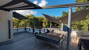 屋外ダイニングエリア