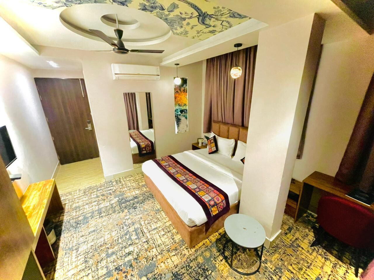 迷你吧、办公桌、遮光窗帘、隔音