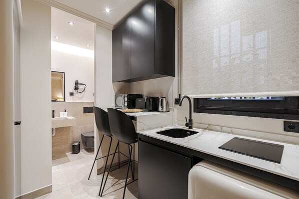 Fridge, microwave, stovetop, coffee/tea maker