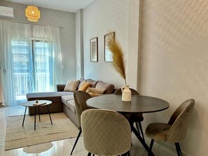 Smart TV - Hh | Family Suite w/ Balcony (Thessaloniki)
