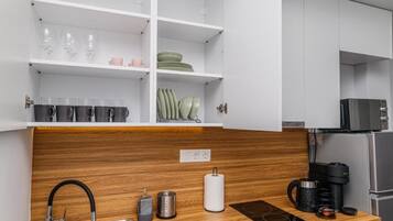 Fridge, microwave, oven, coffee/tea maker