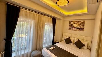 Superior dubbelrum - utsikt mot staden | Minibar, värdeförvaringsskåp på rummet, ljudisolering och gratis wi-fi