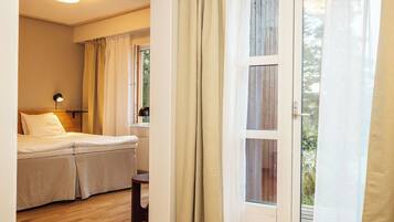 Juniorsvit - balkong - sjöutsikt | Gratis wi-fi och sÀngklÀder